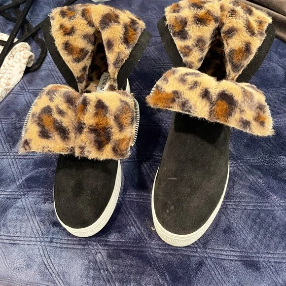 NWOT Steve Madden Booties - Picture 3 of 3